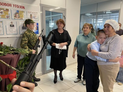 Махсус операциядә хәрби бурычын үтәгәндә геройларча һәлак булган Илдар Шәфигуллин истәлегенә Кукмара 3нче урта мәктәбендә мемориаль такта куелды