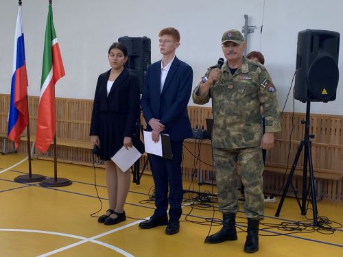Махсус операциядә хәрби бурычын үтәгәндә геройларча һәлак булган Илдар Шәфигуллин истәлегенә Кукмара 3нче урта мәктәбендә мемориаль такта куелды