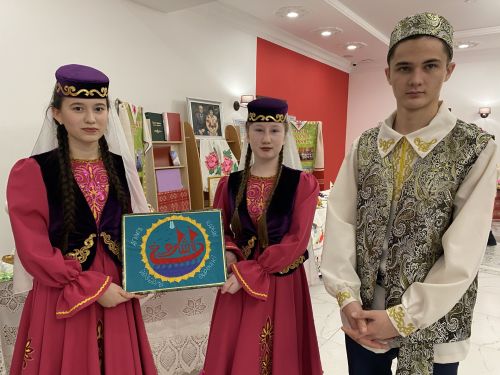 Бәшәровлар, Хөсәеновлар, Азиннар, Сәлахетдиновлар: Алар нәселләренең үткәне, бүгенгесе һәм киләчәге белән кызыксына