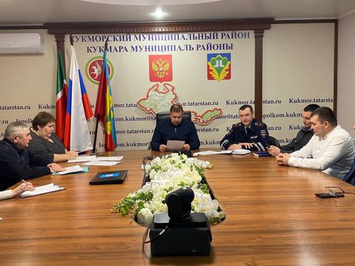В Кукморе комиссия по БДД обсудила вопросы содержания дорог и состояния аварийности на дорогах