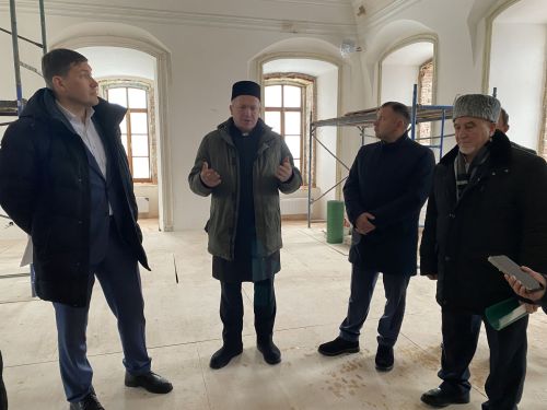 Мәчкәрә авылында реставрация эшләре алып барылучы күпьеллык тарихы булган беренче Җәмигъ мәчетенә ярымай куелды