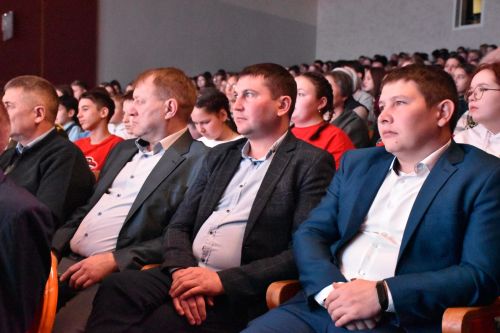 Министр по делам молодежи РТ встретился с волонтерами Кукморского района