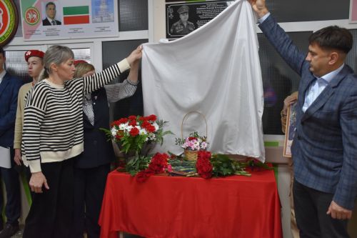 Кукмара 4нче урта мәктәбендә Герой егетләргә мемориаль такталар ачылды