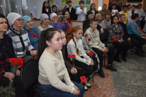 Кукмара 4нче урта мәктәбендә Герой егетләргә мемориаль такталар ачылды