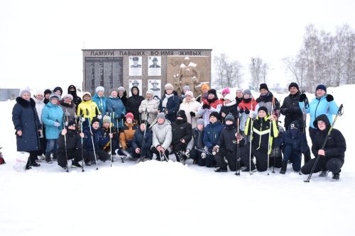 Кукмарада «Көмеш яшь» волонтерлары мәктәп укучылары өчен скандинавча йөрү буенча мастер-класс оештырды