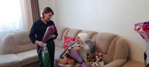 Манзарас авылында яшәүче Гамбәр Бариева 95 яшьлек юбилеен билгеләп үтә