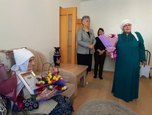 Манзарас авылында яшәүче Гамбәр Бариева 95 яшьлек юбилеен билгеләп үтә