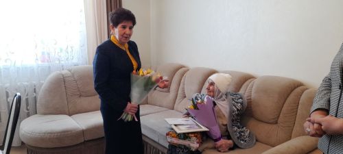 Манзарас авылында яшәүче Гамбәр Бариева 95 яшьлек юбилеен билгеләп үтә