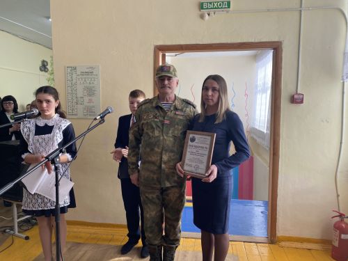Поч. Сутер мәктәбендә махсус операциядә хәрби бурычын үтәгәндә һәлак булган геройлар истәлегенә мемориаль такталар ачылды