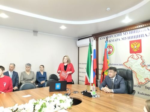 Кукмара районы башлыгы «Алдынгылар хәрәкәте» активистлары белән очрашты