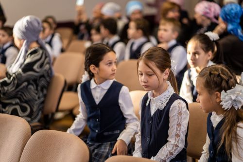Аш-Буҗи авылы китапханәсендә танылган балалар шагыйрәсе Йолдыз Җамалетдинова-Шәрәпова белән очрашу булды