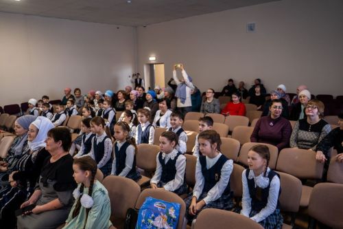 Аш-Буҗи авылы китапханәсендә танылган балалар шагыйрәсе Йолдыз Җамалетдинова-Шәрәпова белән очрашу булды