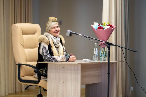 Аш-Буҗи авылы китапханәсендә танылган балалар шагыйрәсе Йолдыз Җамалетдинова-Шәрәпова белән очрашу булды