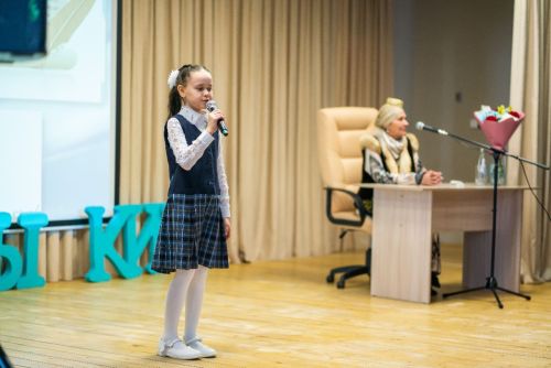 Аш-Буҗи авылы китапханәсендә танылган балалар шагыйрәсе Йолдыз Җамалетдинова-Шәрәпова белән очрашу булды