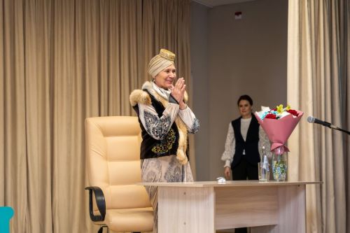 Аш-Буҗи авылы китапханәсендә танылган балалар шагыйрәсе Йолдыз Җамалетдинова-Шәрәпова белән очрашу булды