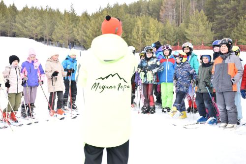 В Кукморе на соревнования по горнолыжному спорту и сноуборду памяти Александра Стрельникова съехались 80 детей из республики