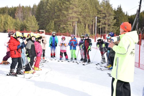 В Кукморе на соревнования по горнолыжному спорту и сноуборду памяти Александра Стрельникова съехались 80 детей из республики