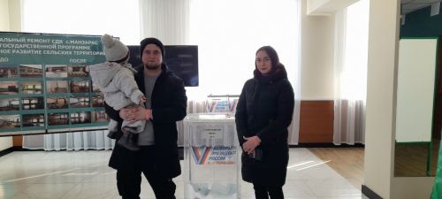 Жители Кукморского района приходят на выборы семьями