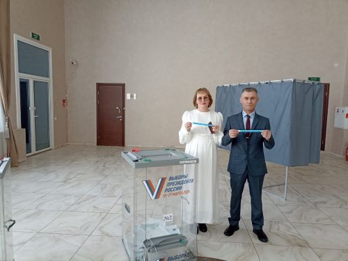 Кукмара районыннан яшь парлар Никахлашу сараеннан сайлау участогына килде