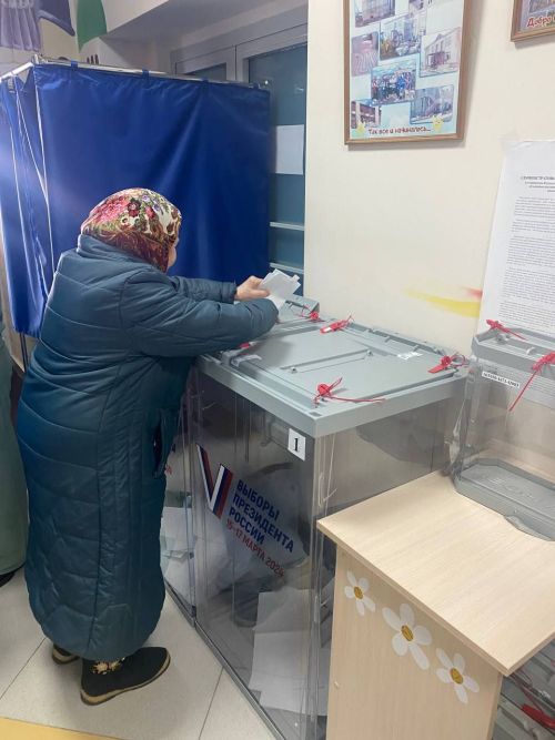 Кукмара районы башлыгы Сергей Димитриев гаиләсе белән сайлауда катнашты