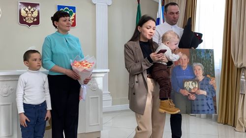 Кукмараның никахлашу сараенда  Алтын туйларын билгеләп үтүче парларны  хөрмәтләделәр