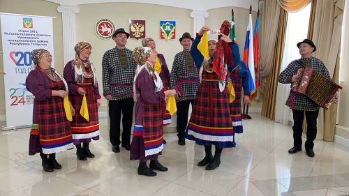 Кукмараның никахлашу сараенда  Алтын туйларын билгеләп үтүче парларны  хөрмәтләделәр
