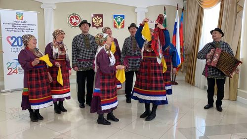 Кукмараның никахлашу сараенда  Алтын туйларын билгеләп үтүче парларны  хөрмәтләделәр