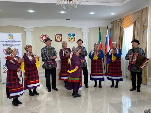 Кукмараның никахлашу сараенда  Алтын туйларын билгеләп үтүче парларны  хөрмәтләделәр