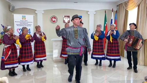 Кукмараның никахлашу сараенда  Алтын туйларын билгеләп үтүче парларны  хөрмәтләделәр
