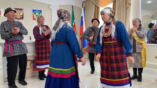 Кукмараның никахлашу сараенда  Алтын туйларын билгеләп үтүче парларны  хөрмәтләделәр