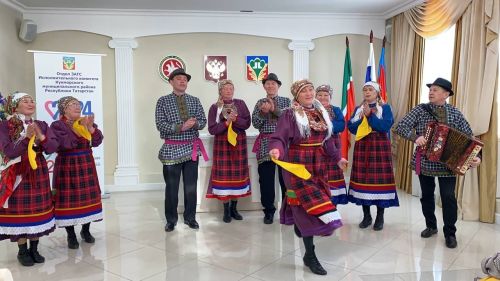 Кукмараның никахлашу сараенда  Алтын туйларын билгеләп үтүче парларны  хөрмәтләделәр
