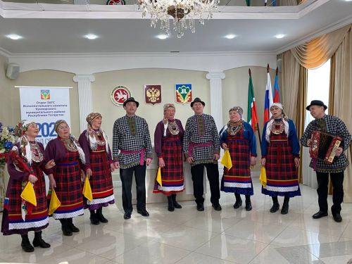 Кукмараның никахлашу сараенда  Алтын туйларын билгеләп үтүче парларны  хөрмәтләделәр