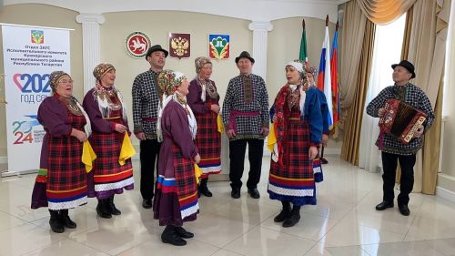 Кукмараның никахлашу сараенда  Алтын туйларын билгеләп үтүче парларны  хөрмәтләделәр
