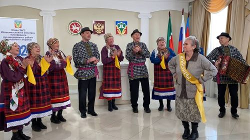 Кукмараның никахлашу сараенда  Алтын туйларын билгеләп үтүче парларны  хөрмәтләделәр