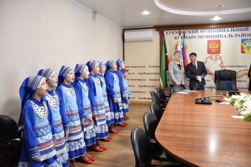 Кукмарада «Улыбка» вокаль ансамблен хөрмәтләделәр