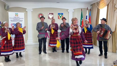 Кукмараның никахлашу сараенда  Алтын туйларын билгеләп үтүче парларны  хөрмәтләделәр