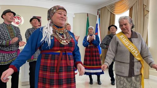 Кукмараның никахлашу сараенда  Алтын туйларын билгеләп үтүче парларны  хөрмәтләделәр