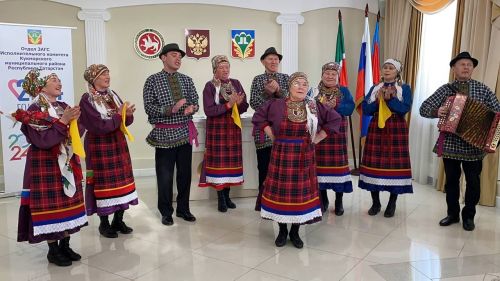 Кукмараның никахлашу сараенда  Алтын туйларын билгеләп үтүче парларны  хөрмәтләделәр