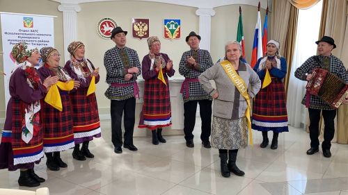 Кукмараның никахлашу сараенда  Алтын туйларын билгеләп үтүче парларны  хөрмәтләделәр