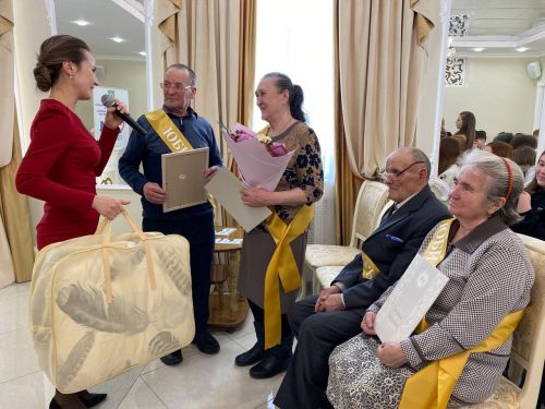 Кукмараның никахлашу сараенда  Алтын туйларын билгеләп үтүче парларны  хөрмәтләделәр