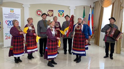 Кукмараның никахлашу сараенда  Алтын туйларын билгеләп үтүче парларны  хөрмәтләделәр