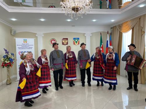 Кукмараның никахлашу сараенда  Алтын туйларын билгеләп үтүче парларны  хөрмәтләделәр