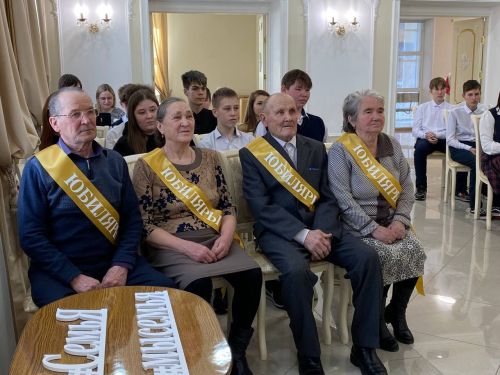 Кукмараның никахлашу сараенда  Алтын туйларын билгеләп үтүче парларны  хөрмәтләделәр