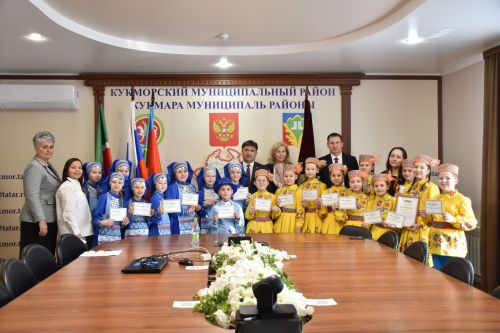 Кукмарада «Улыбка» вокаль ансамблен хөрмәтләделәр