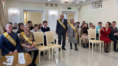 Кукмараның никахлашу сараенда  Алтын туйларын билгеләп үтүче парларны  хөрмәтләделәр