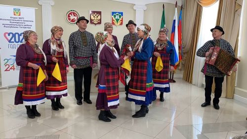 Кукмараның никахлашу сараенда  Алтын туйларын билгеләп үтүче парларны  хөрмәтләделәр