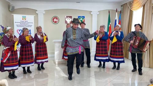 Кукмараның никахлашу сараенда  Алтын туйларын билгеләп үтүче парларны  хөрмәтләделәр