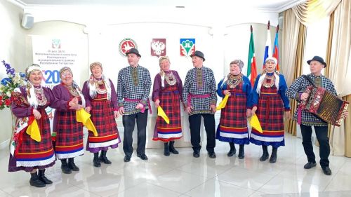 Кукмараның никахлашу сараенда  Алтын туйларын билгеләп үтүче парларны  хөрмәтләделәр