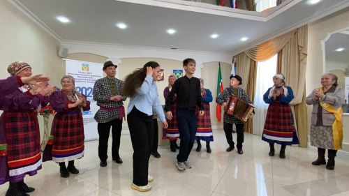 Кукмараның никахлашу сараенда  Алтын туйларын билгеләп үтүче парларны  хөрмәтләделәр