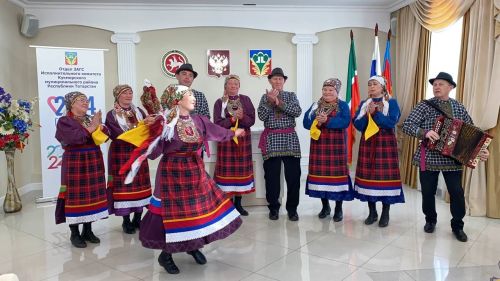 Кукмараның никахлашу сараенда  Алтын туйларын билгеләп үтүче парларны  хөрмәтләделәр